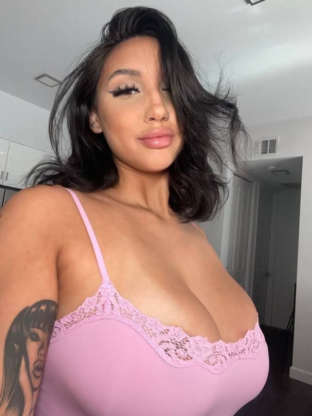 I’m Available for serious Hookup, And PAYMENT CAN BE MADE IN PERSON - Image 3